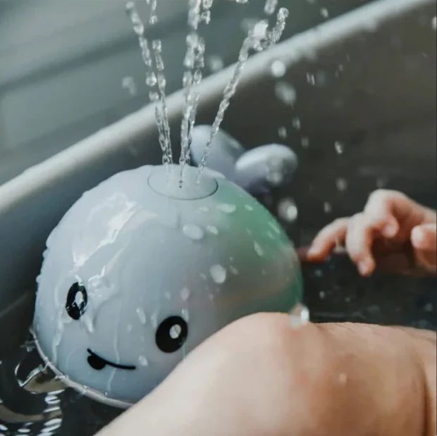 Sprinkler Whale Bath Toy